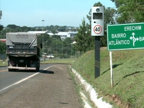 Ir para  <p><big>Um acordo fechado entre o governo e o Minist&eacute;rio P&uacute;blico Federal deve por fim &agrave; discuss&atilde;o em torno dos controladores de velocidade. O acordo ainda espera a...
