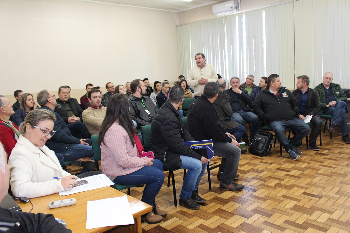 Ir para  <p><big>Aconteceu ontem, ter&ccedil;a-feira (16), na Uri &ndash; Campus Central, importante e marcante reuni&atilde;o de apresenta&ccedil;&atilde;o de cursos de aperfei&ccedil;oamento e...