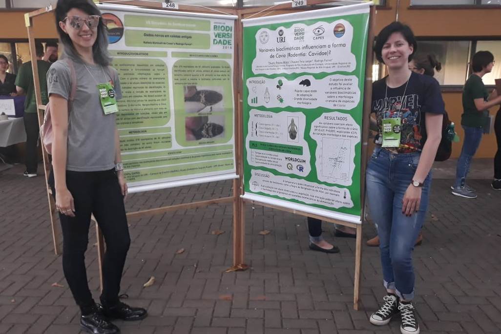 Ir para  <p>Um grupo de alunos do Mestrado em Ecologia da URI se fez presente no Simp&oacute;sio de Biodiversidade, que teve lugar na Universidade Federal de Santa Maria...