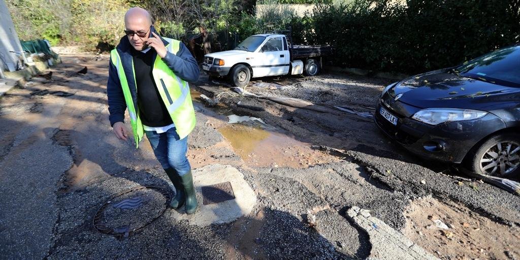 Ir para  <p>Cinco pessoas morreram nesse domingo, no Sudeste da Fran&ccedil;a, como resultado da forte chuva e das inunda&ccedil;&otilde;es registradas na regi&atilde;o, anunciou a prefeitura do departamento de Var. Ap&oacute;s a...