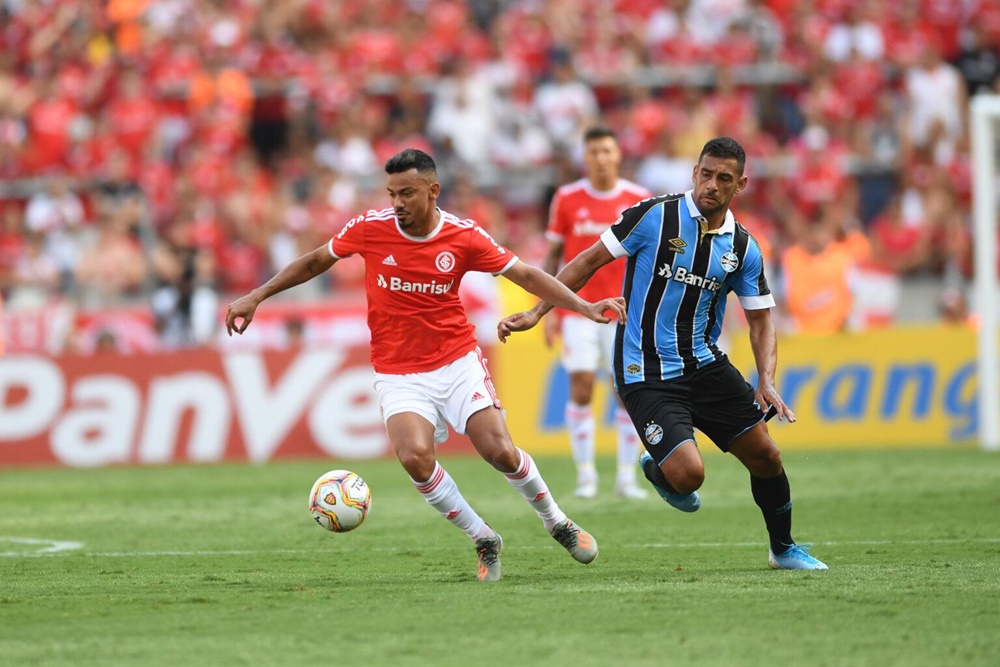 Ir para  <p><big>Ap&oacute;s a divulga&ccedil;&atilde;o da informa&ccedil;&atilde;o, pela imprensa do centro do pa&iacute;s, de que o Campeonato Brasileiro seria retomado com um formato diferente, a dupla Gre-Nal se...