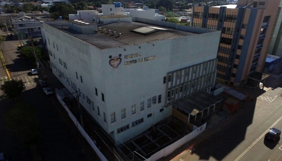 Ir para  <p><big>Por volta das 14 horas desta segunda-feira (4), veio a &oacute;bito a primeira v&iacute;tima de coronav&iacute;rus na Funda&ccedil;&atilde;o Hospitalar Santa Terezinha. Trata-se de uma idosa, 74 anos, com...