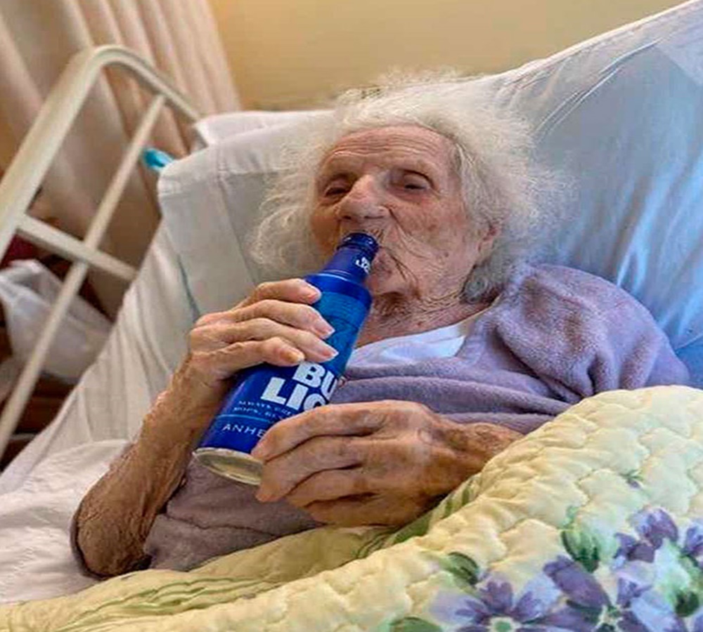 Ir para  <p><big>O que voc&ecirc; faria para comemorar ter se curado da doen&ccedil;a que amea&ccedil;a o mundo atualmente? Uma&nbsp;<strong>mulher de 103 anos</strong>,&nbsp; em Massachusetts, nos Estados...