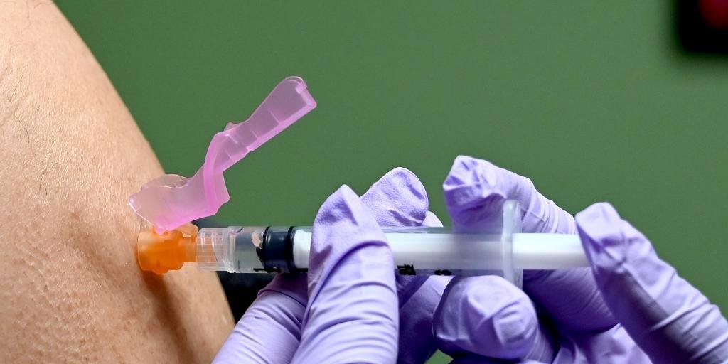 Ir para  <p>A Ag&ecirc;ncia Nacional de Vigil&acirc;ncia Sanit&aacute;ria (Anvisa) autorizou, nesta ter&ccedil;a-feira (18), testes em humanos de mais uma vacina contra a Covid-19. Trata-se da vacina desenvolvida pela Johnson em...