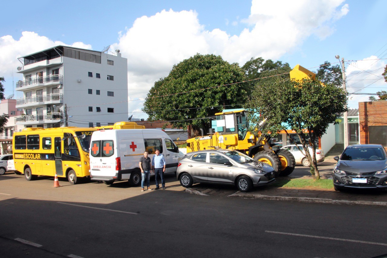 Ir para  <p><big>Dois micro-&ocirc;nibus, adquiridos com recursos pr&oacute;prios do Munic&iacute;pio, pelo valor de R$ 259.300,00 cada. A aquisi&ccedil;&atilde;o ocorreu por meio da Ades&atilde;o &agrave; Ata de...