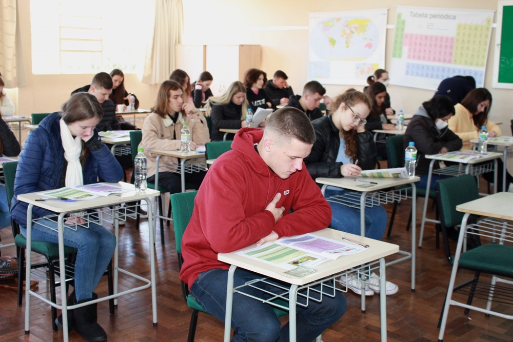 Ir para  <p><big>Divulgada na manh&atilde; desta ter&ccedil;a-feira, 14, a lista dos aprovados no Vestibular de Inverno da URI, realizado no domingo &agrave; tarde, 12. Nela est&atilde;o inclu&iacute;dos tanto os que...