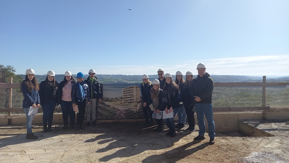 Ir para  <p><big>Acad&ecirc;micos do Curso de Arquitetura e Urbanismo da URI realizaram, no dia 11 deste m&ecirc;s, mais uma visita t&eacute;cnica. A iniciativa fez parte da disciplina de Est&aacute;gio Supervisionado quando...