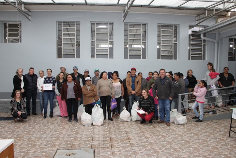 Ir para  <p><big>No dia 21 de junho de 2022 foi realizada a entrega de cestas de alimentos, provenientes do Programa Alimenta Brasil. A entrega contou com a presen&ccedil;a do Prefeito Claiton dos Santos Brum, do Vice-Prefeito Giovan...