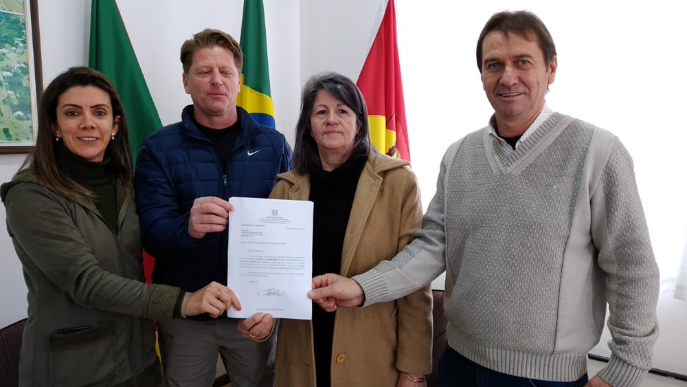 Ir para  <p><big>Na manha de hoje (30), na Prefeitura Municipal de Viadutos, Deliane Ponzi, assessora parlamentar do Deputado Federal M&aacute;rcio Biolchi &ndash; MDB/RS, fez a entrega de of&iacute;cio com...