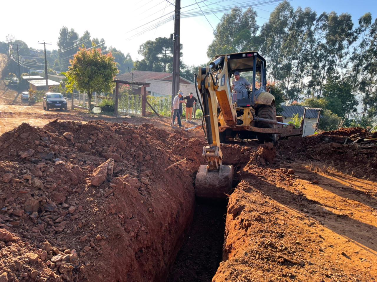 Ir para  <p><big>A prefeitura de Severiano de Almeida est&aacute; finalizando mais duas importantes obras de pavimenta&ccedil;&atilde;o, tipo cal&ccedil;amento, junto ao Loteamento Social Cerro do Meio...