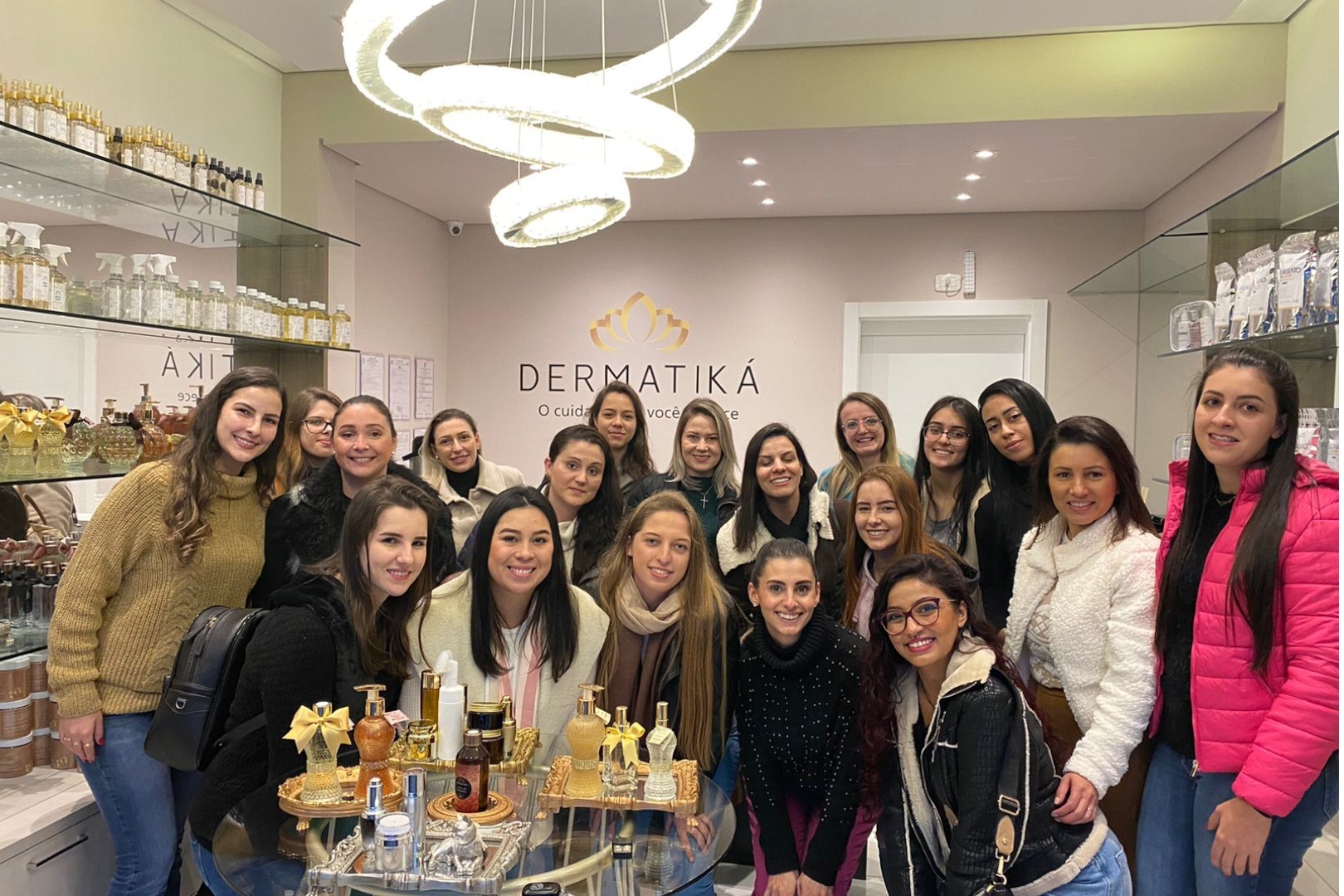 Ir para  <p><big>O Curso de Est&eacute;tica e Cosm&eacute;tica EAD da URI promoveu, de 19 a 22 de julho, um curso de extens&atilde;o universit&aacute;ria sobre drenagem linf&aacute;tica. A iniciativa, desenvolvida em...