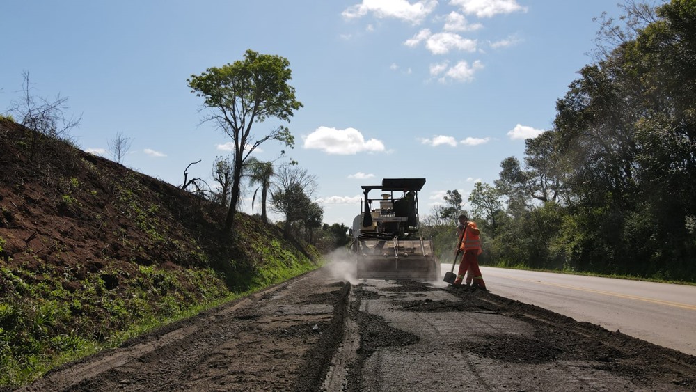 Ir para  <p><big>A partir desta segunda-feira (10/10), a Empresa Ga&uacute;cha de Rodovias (EGR) alerta os motoristas, pedestres e ciclistas para a execu&ccedil;&atilde;o de 21 frentes de trabalho em diferentes regi&otilde;es...