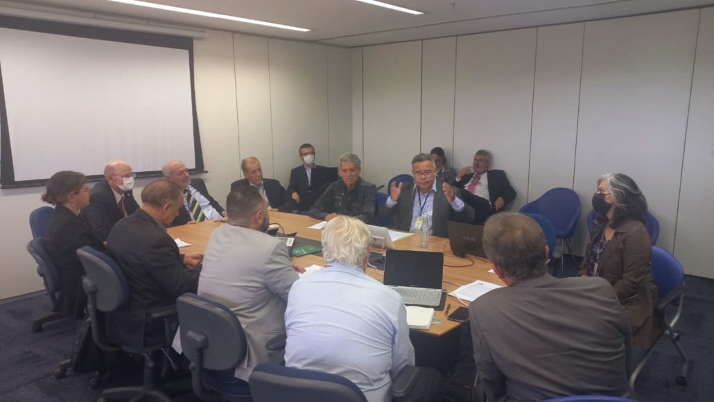 Ir para  <p><big>Representantes da Abra&ccedil;o Brasil, do Movimento Nacional de R&aacute;dios Comunit&aacute;rias (MNRC), da Associa&ccedil;&atilde;o Mundial de R&aacute;dios Comunit&aacute;rias &ndash; Brasil...