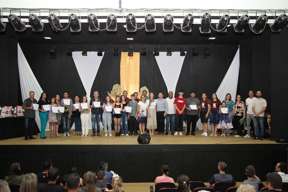 Ir para  <p><big>Estiveram presentes no evento o Vice-Prefeito Giovan Andr&eacute; Sperotto juntamente com a Segunda-Dama Ananda Petik, Presidente da C&acirc;mara de Vereadores Carla Toniolo, Secret&aacute;rios Municipais,...