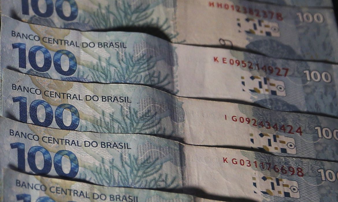 Ir para  <p>A Caixa Econ&ocirc;mica Federal come&ccedil;a a pagar nesta quarta-feira (18) a parcela de janeiro do Bolsa Fam&iacute;lia com valor m&iacute;nimo de R$ 600. Recebem&nbsp;hoje&nbsp;os benefici&aacute;rios com...