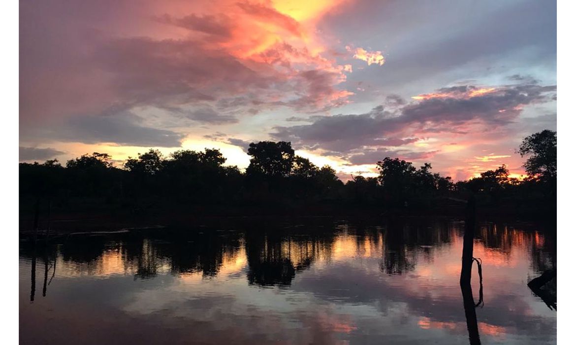 Ir para  <p>O Cerrado pode perder 33,9% dos fluxos dos rios at&eacute; 2050, caso o ritmo da explora&ccedil;&atilde;o agropecu&aacute;ria permane&ccedil;a com os n&iacute;veis atuais. Diante da situa&ccedil;&atilde;o,...