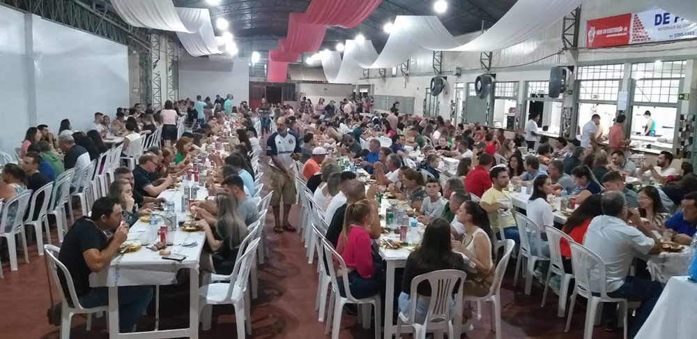 Ir para  <p><big>Em processo de reestrutura&ccedil;&atilde;o e com dire&ccedil;&atilde;o recentemente eleita a ACIV realizou um jantar no &uacute;ltimo dia 25 de mar&ccedil;o, no Sal&atilde;o Paroquial de Viadutos e...