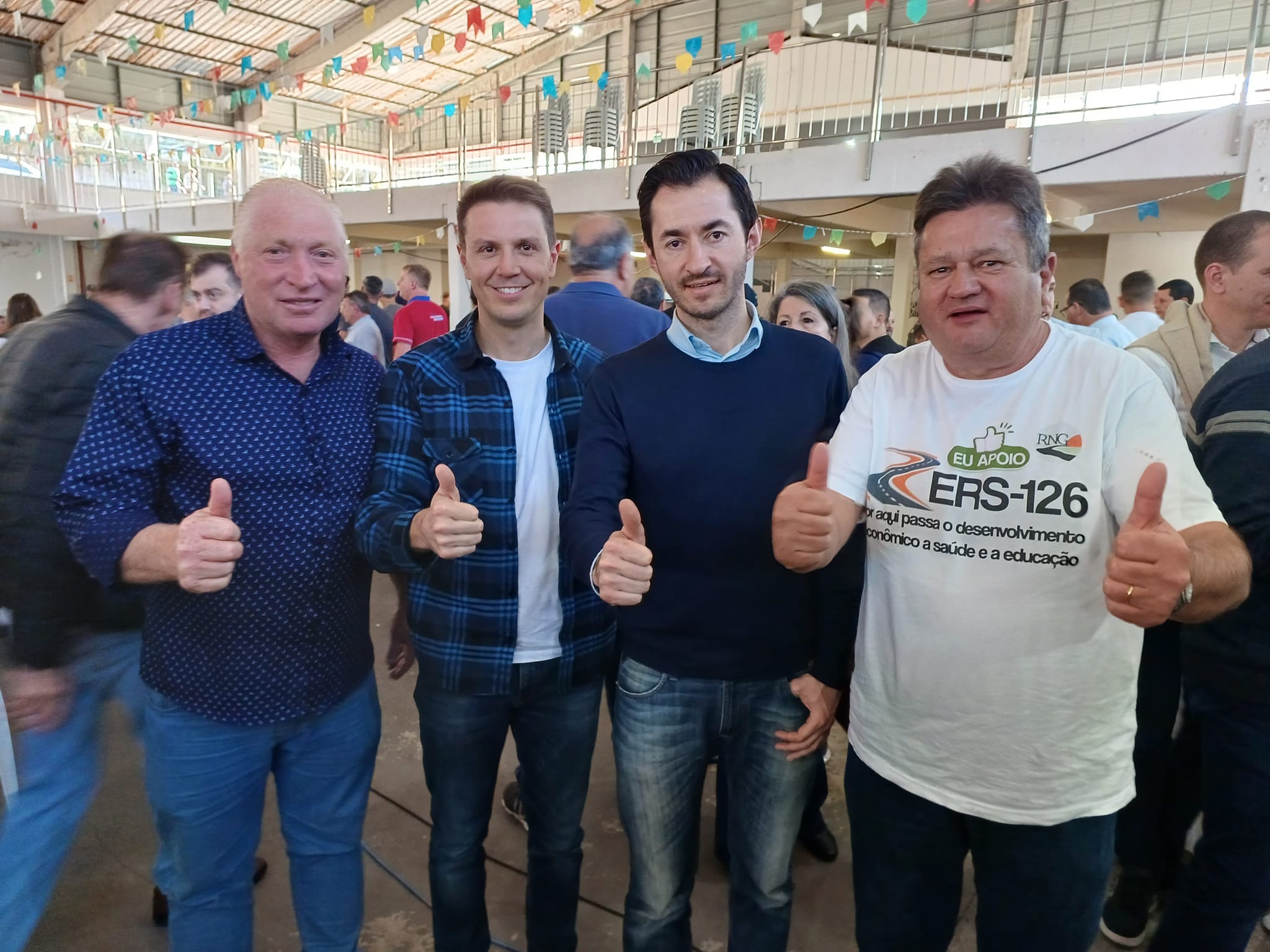 Ir para  <p><big>Milhares de pessoas, provenientes de diferentes munic&iacute;pios, protagonizaram uma mobiliza&ccedil;&atilde;o hist&oacute;rica na sexta-feira, 21 de julho, em Marcelino Ramos e regi&atilde;o, no Rio...