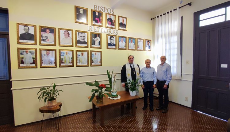 Ir para  <p>No contexto dos projetos e das atividades comemorativas dos 70 anos do Semin&aacute;rio Nossa Senhora de F&aacute;tima, foi inaugurada, quarta-feira, dia 16 de agosto, a Galeria dos Bispos e Reitores. Pelo acesso da porta...
