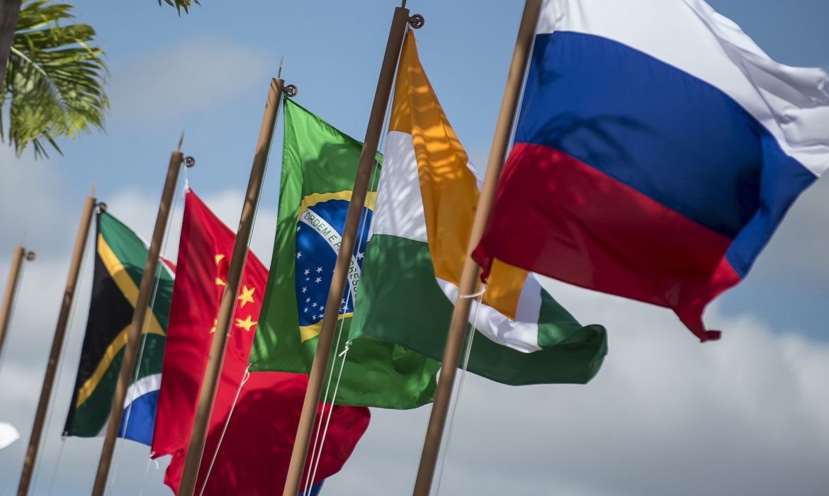 Ir para  <p>A defini&ccedil;&atilde;o sobre os crit&eacute;rios para uma eventual amplia&ccedil;&atilde;o do Brics e a cria&ccedil;&atilde;o de uma unidade de valor comum no com&eacute;rcio entre os pa&iacute;ses...