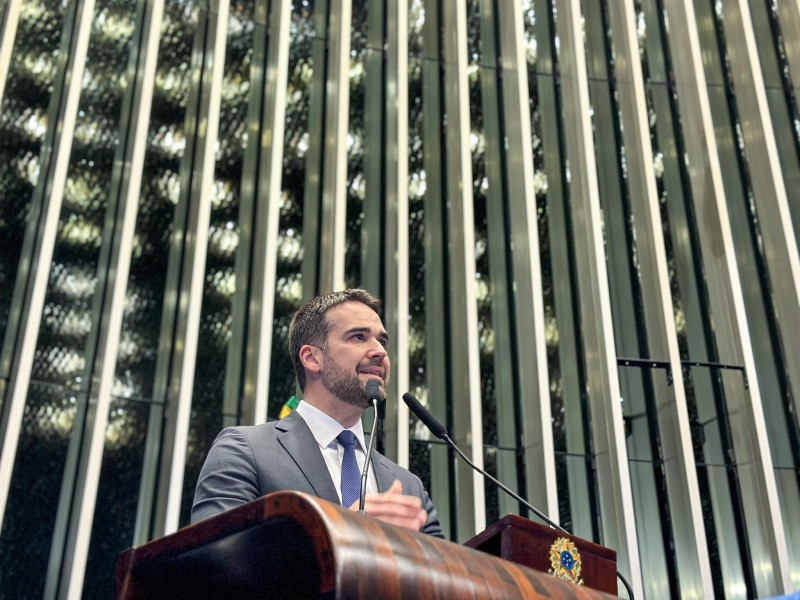 Ir para  <p>Em sess&atilde;o especial realizada nesta ter&ccedil;a-feira (29/8) no Senado, em Bras&iacute;lia, o governador Eduardo Leite defendeu a aprova&ccedil;&atilde;o da Reforma Tribut&aacute;ria em...