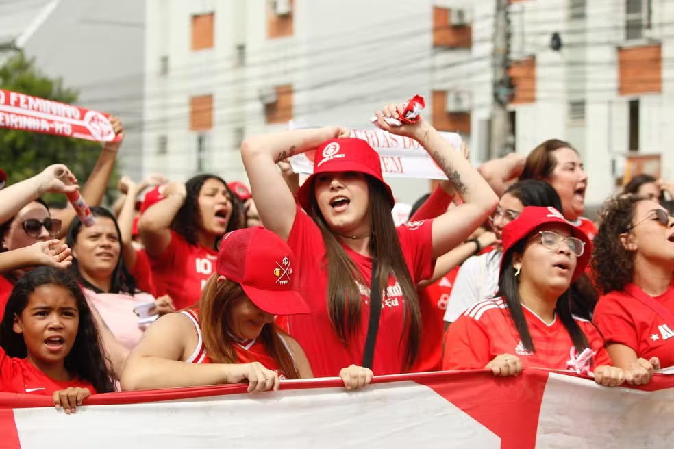 Ir para  <p><big>Quem convive com o mundo do futebol provavelmente j&aacute; percebeu a presen&ccedil;a feminina, esta realidade mudou muito ao longo dos anos, isso &eacute; not&aacute;vel na participa&ccedil;&atilde;o...
