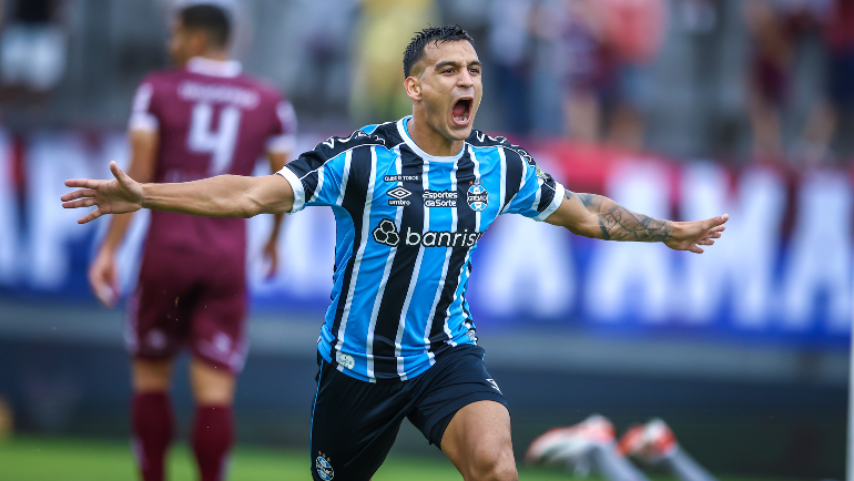 Ir para  <p><big>O&nbsp;<strong>Gr&ecirc;mio bateu o Caxias por 2 a 1&nbsp;</strong>na tarde deste s&aacute;bado, pelo&nbsp;<strong>jogo de ida das semifinais do Gauch&atilde;o Ipiranga...