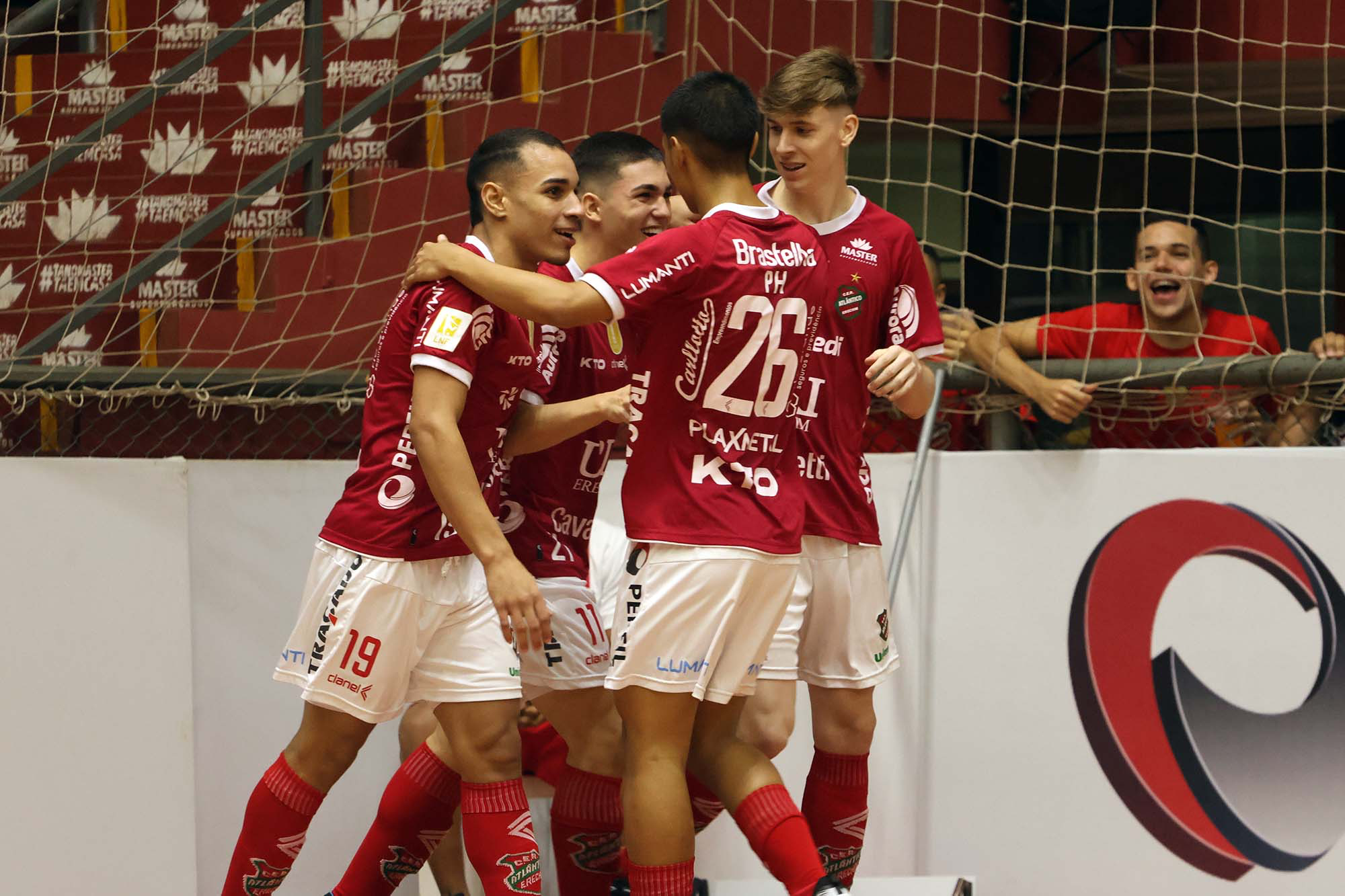 Ir para  <p><big>L&aacute; se v&atilde;o quase pouco mais de tr&ecirc;s meses entre a pr&eacute;-temporada e jogos oficiais e o Atl&acirc;ntico estreou na noite deste s&aacute;bado, 13, em terceira...