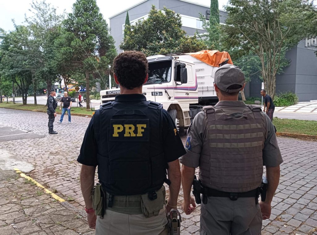Brigada Militar flagra carreta com mais de R$6 milhões em tetracaína