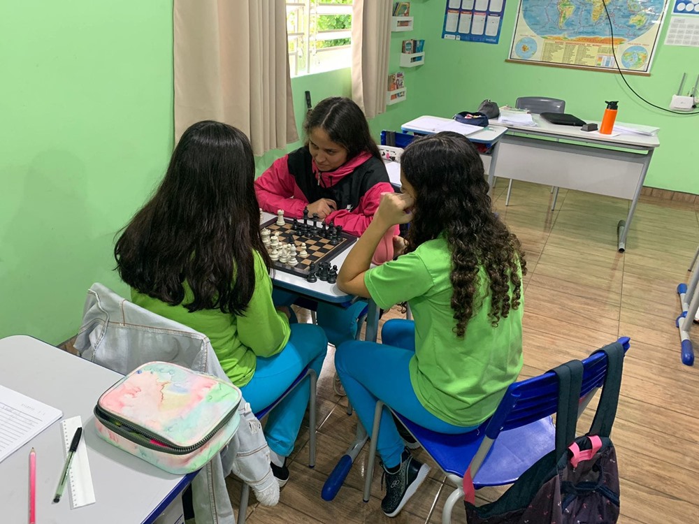 Escola Municipal de Machadinho RS Estimula o Xadrez para Alunos