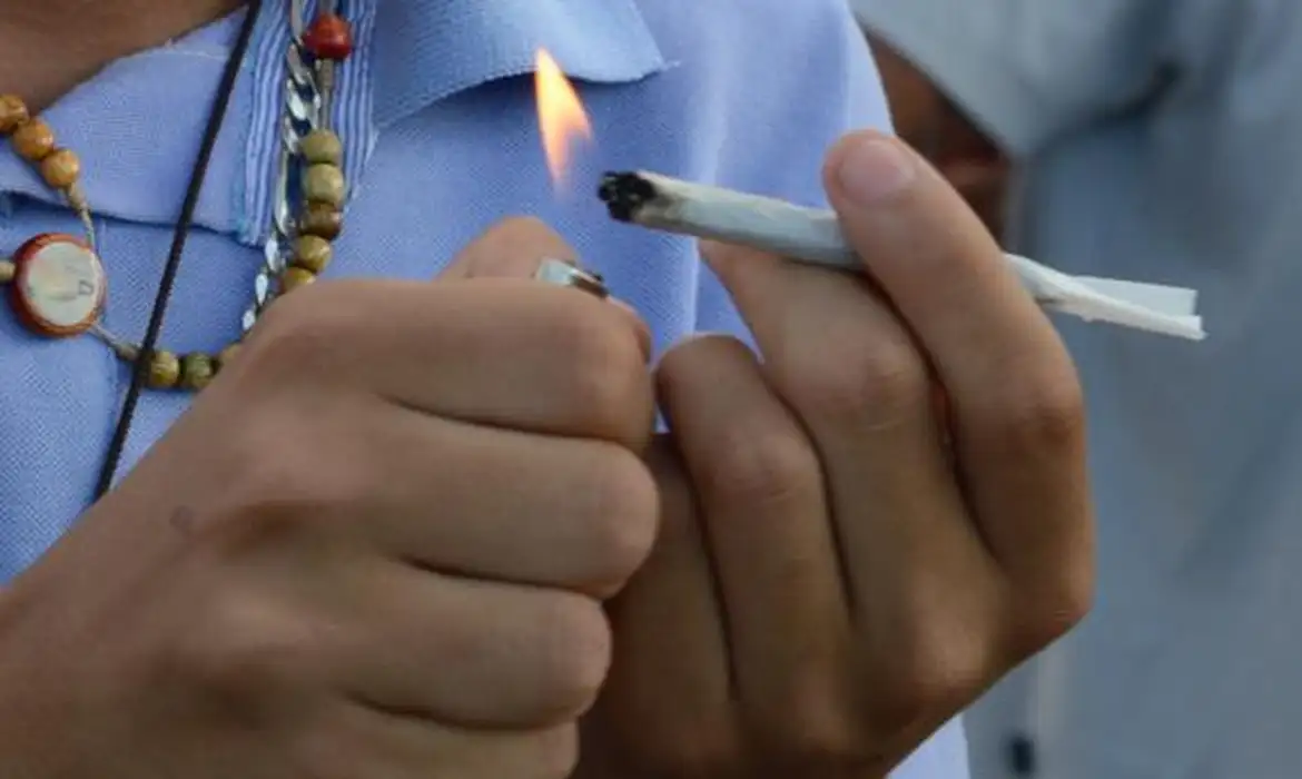 Ir para  <p><big>A Proposta de Emenda &agrave; Constitui&ccedil;&atilde;o (PEC) 45/2023 que criminaliza a posse ou o porte de qualquer quantidade de droga ser&aacute; analisada na Comiss&atilde;o de...