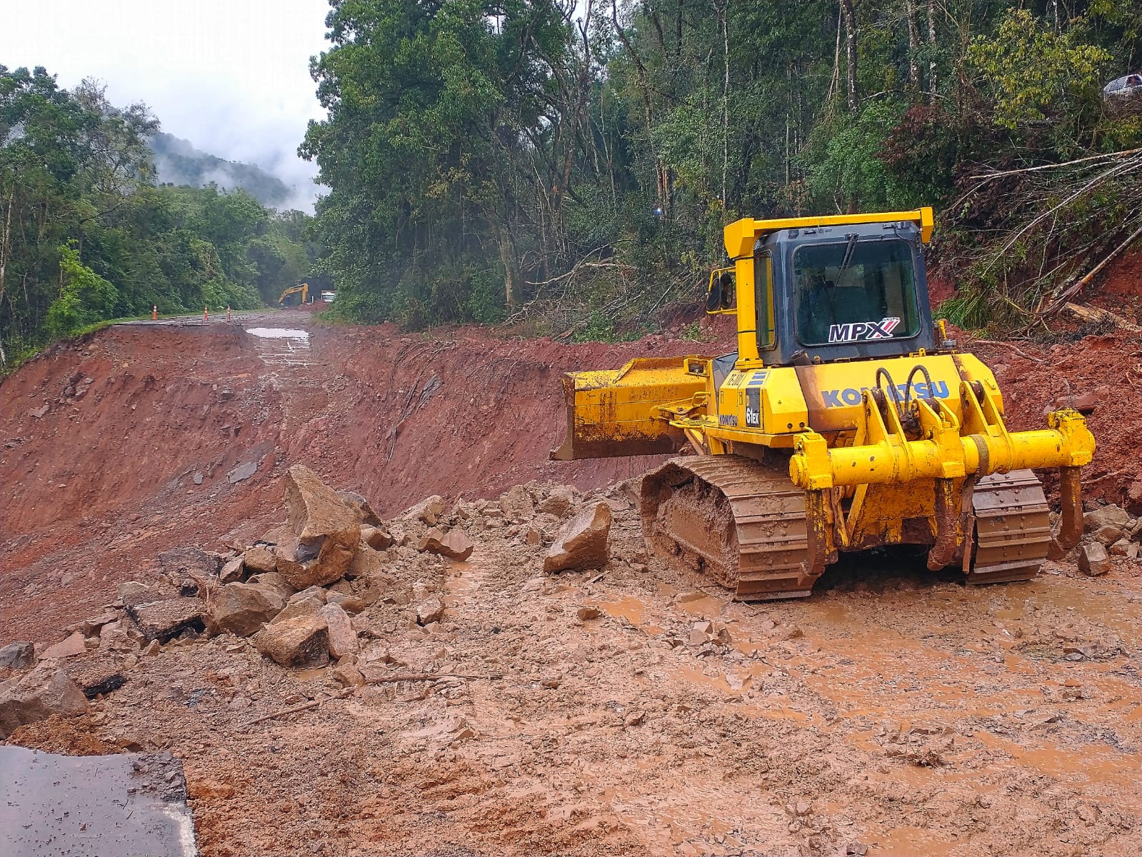 Ir para  <p><big>A Empresa Ga&uacute;cha de Rodovias (EGR) alerta os motoristas, pedestres e ciclistas para a execu&ccedil;&atilde;o de 26 frentes de trabalho em dez estradas nesta semana. As equipes est&atilde;o trabalhando...