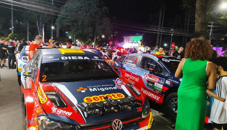 Ir para  <p><big>Na noite de quinta-feira, 17 de outubro, a Pra&ccedil;a da Bandeira se transformou em um verdadeiro espet&aacute;culo automobil&iacute;stico com a apresenta&ccedil;&atilde;o dos competidores do Erechim...
