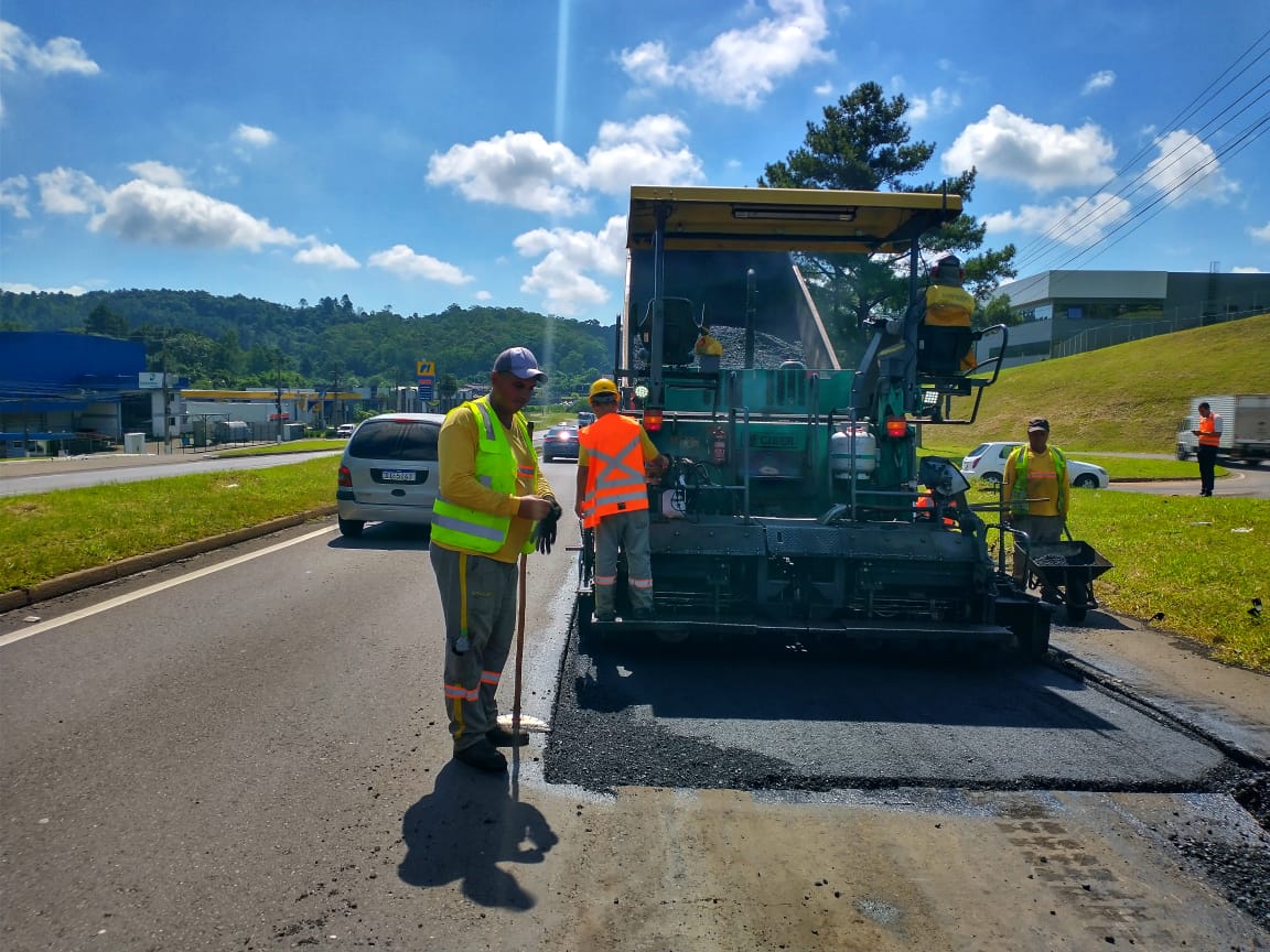 Ir para  <p><big>A Empresa Ga&uacute;cha de Rodovias (EGR) est&aacute; executando obras e interven&ccedil;&otilde;es em 21 trechos estrat&eacute;gicos da malha vi&aacute;ria do Rio Grande do Sul, com...