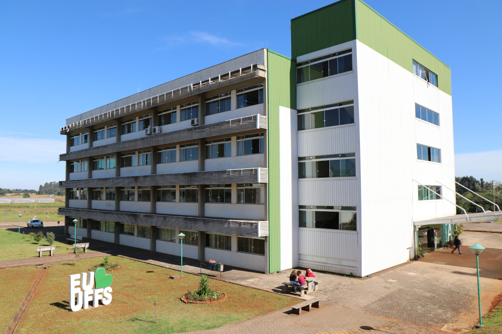 Ir para  <p>&nbsp;ERECHIM/RS - A Universidade Federal da Fronteira Sul (UFFS) lan&ccedil;ou processo seletivo para a contrata&ccedil;&atilde;o de professor substituto para o Campus Erechim. O Edital N&ordm; 53/GR/UFFS/2025...