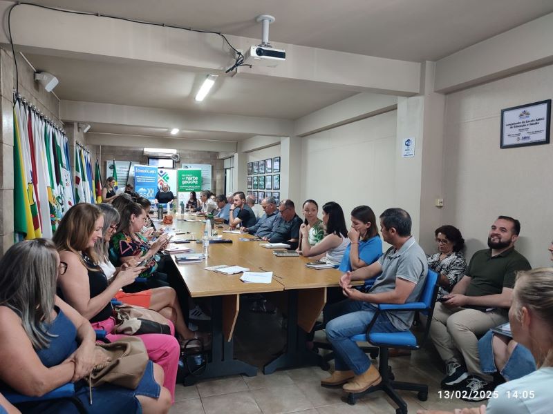 Ir para  <p>A coordena&ccedil;&atilde;o da Inst&acirc;ncia de Governan&ccedil;a Regional Termas e Lagos reuniu-se com os representantes dos munic&iacute;pios que integram a regi&atilde;o tur&iacute;stica, sendo os 32...